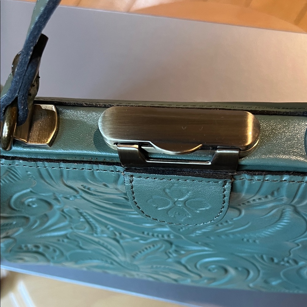 Patricia Nash Gracchi Tooled Leather Embossed Teal Satchel. Gently used - Picture 4 of 16